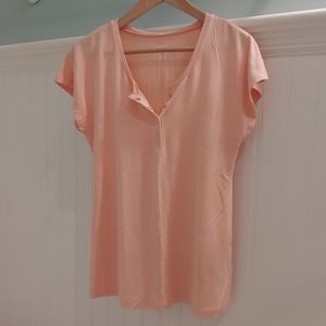 Gap nursing Henley, size Small, peach modal